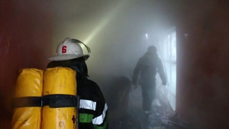 Požár nelegálního domu s pečovatelskou službou v Charkově má 15 obětí